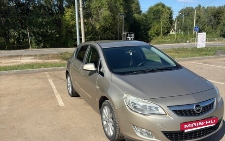 Opel Astra J, 2011 год, 675 000 рублей, 2 фотография