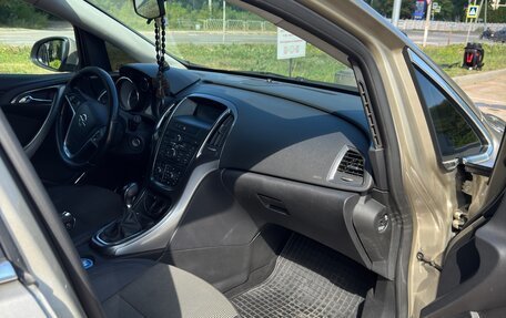 Opel Astra J, 2011 год, 675 000 рублей, 16 фотография
