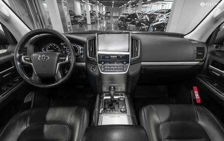 Toyota Land Cruiser 200, 2016 год, 5 000 000 рублей, 8 фотография