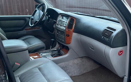 Toyota Land Cruiser 100 рестайлинг 2, 2006 год, 3 600 000 рублей, 3 фотография