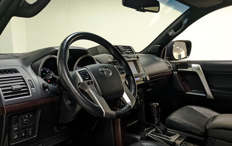 Toyota Land Cruiser Prado 150 рестайлинг 2, 2017 год, 3 795 000 рублей, 15 фотография