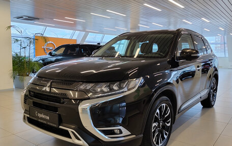 Mitsubishi Outlander III рестайлинг 3, 2021 год, 2 500 000 рублей, 1 фотография