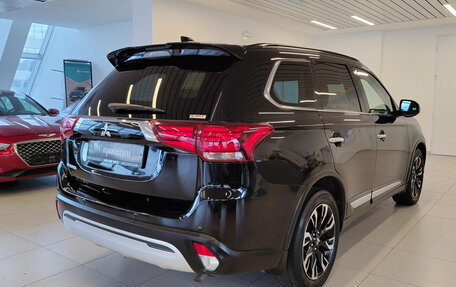 Mitsubishi Outlander III рестайлинг 3, 2021 год, 2 500 000 рублей, 2 фотография