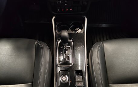 Mitsubishi Outlander III рестайлинг 3, 2021 год, 2 500 000 рублей, 14 фотография