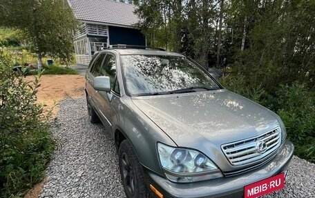 Lexus RX IV рестайлинг, 2001 год, 920 000 рублей, 2 фотография