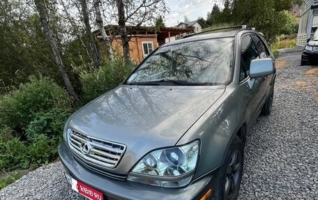 Lexus RX IV рестайлинг, 2001 год, 920 000 рублей, 3 фотография