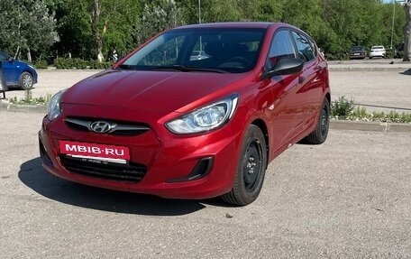 Hyundai Solaris II рестайлинг, 2012 год, 750 000 рублей, 4 фотография