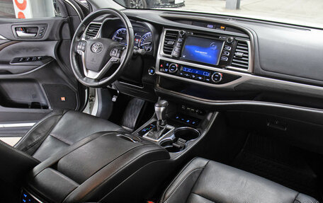 Toyota Highlander III, 2019 год, 3 398 000 рублей, 12 фотография