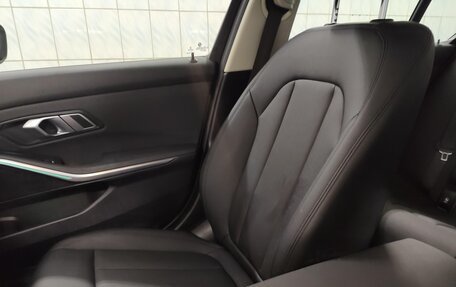 BMW 3 серия, 2021 год, 2 999 999 рублей, 19 фотография