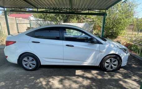 Hyundai Solaris II рестайлинг, 2015 год, 680 000 рублей, 3 фотография