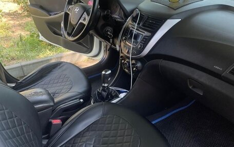Hyundai Solaris II рестайлинг, 2015 год, 680 000 рублей, 12 фотография