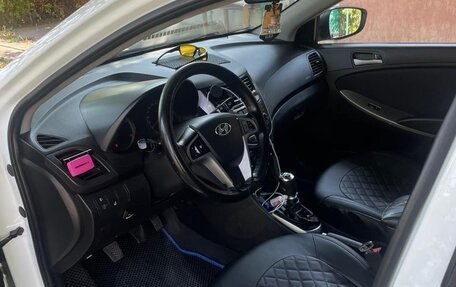 Hyundai Solaris II рестайлинг, 2015 год, 680 000 рублей, 5 фотография