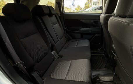 Mitsubishi Outlander III рестайлинг 3, 2017 год, 2 000 000 рублей, 7 фотография