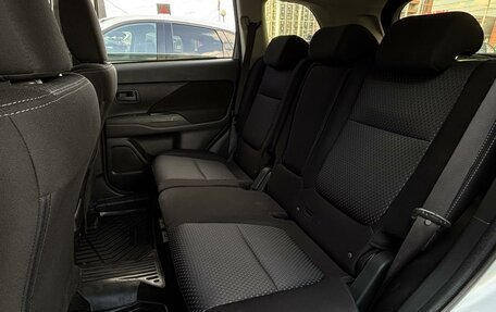 Mitsubishi Outlander III рестайлинг 3, 2017 год, 2 000 000 рублей, 9 фотография