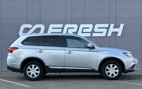 Mitsubishi Outlander III рестайлинг 3, 2017 год, 2 000 000 рублей, 5 фотография