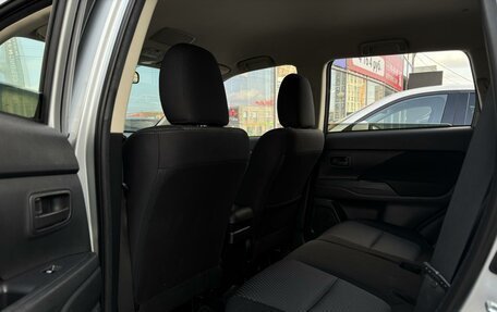 Mitsubishi Outlander III рестайлинг 3, 2017 год, 2 000 000 рублей, 11 фотография