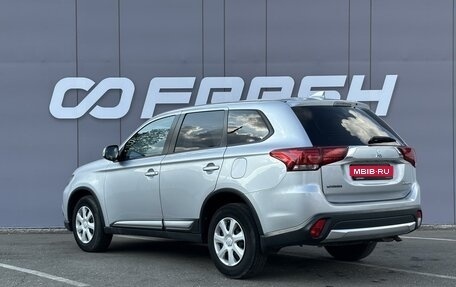 Mitsubishi Outlander III рестайлинг 3, 2017 год, 2 000 000 рублей, 2 фотография