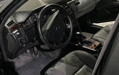 Mercedes-Benz E-Класс, 1995 год, 350 000 рублей, 3 фотография