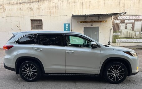 Toyota Highlander III, 2019 год, 3 999 999 рублей, 5 фотография