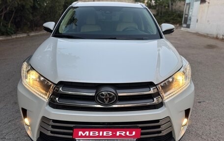 Toyota Highlander III, 2019 год, 3 999 999 рублей, 4 фотография