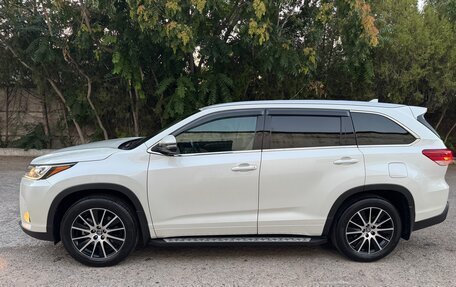 Toyota Highlander III, 2019 год, 3 999 999 рублей, 10 фотография