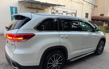 Toyota Highlander III, 2019 год, 3 999 999 рублей, 11 фотография