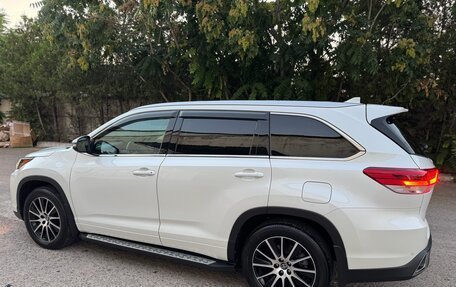 Toyota Highlander III, 2019 год, 3 999 999 рублей, 9 фотография