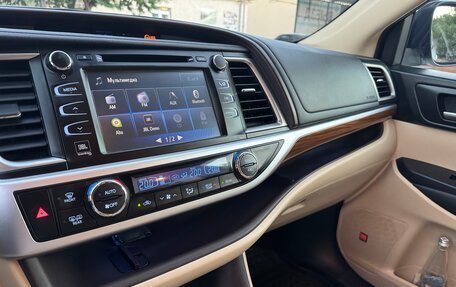 Toyota Highlander III, 2019 год, 3 999 999 рублей, 19 фотография