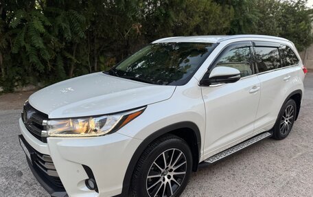 Toyota Highlander III, 2019 год, 3 999 999 рублей, 12 фотография