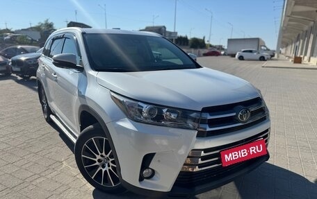 Toyota Highlander III, 2019 год, 3 999 999 рублей, 13 фотография