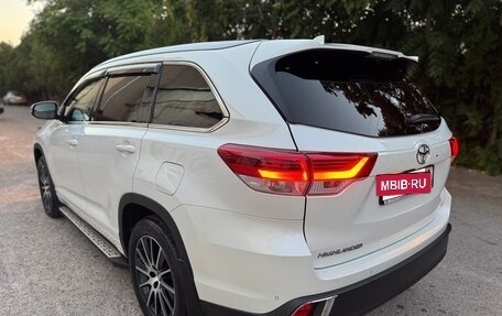 Toyota Highlander III, 2019 год, 3 999 999 рублей, 8 фотография