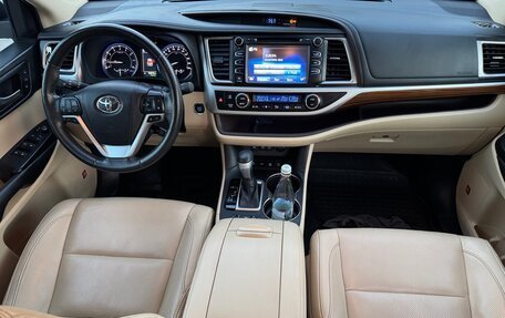 Toyota Highlander III, 2019 год, 3 999 999 рублей, 24 фотография
