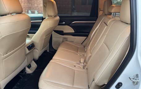 Toyota Highlander III, 2019 год, 3 999 999 рублей, 29 фотография