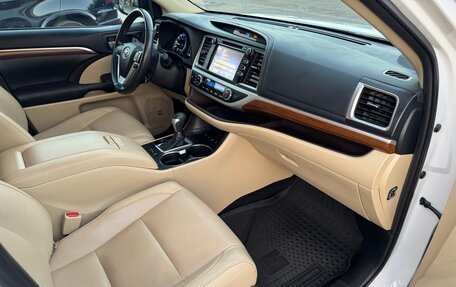 Toyota Highlander III, 2019 год, 3 999 999 рублей, 32 фотография