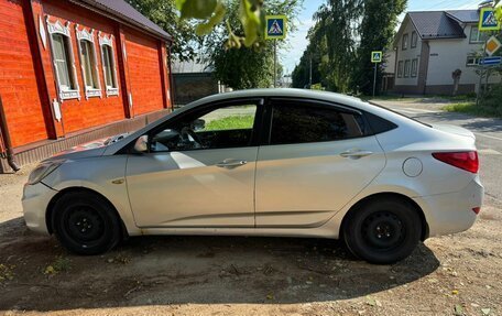 Hyundai Solaris II рестайлинг, 2012 год, 520 000 рублей, 3 фотография