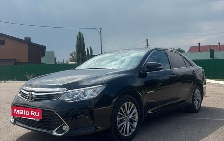 Toyota Camry, 2017 год, 2 250 000 рублей, 2 фотография