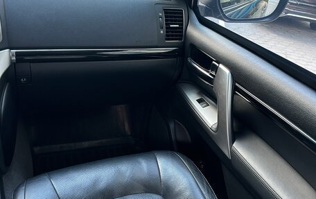 Toyota Land Cruiser 200, 2015 год, 10 000 000 рублей, 21 фотография