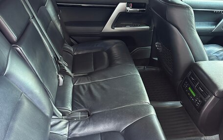 Toyota Land Cruiser 200, 2015 год, 10 000 000 рублей, 23 фотография