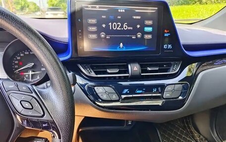 Toyota C-HR I рестайлинг, 2021 год, 1 950 000 рублей, 9 фотография