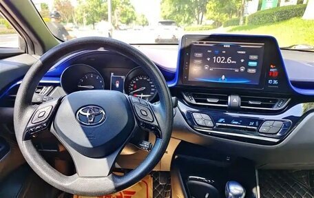 Toyota C-HR I рестайлинг, 2021 год, 1 950 000 рублей, 7 фотография
