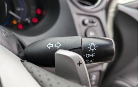 Honda Insight II рестайлинг, 2013 год, 880 000 рублей, 12 фотография