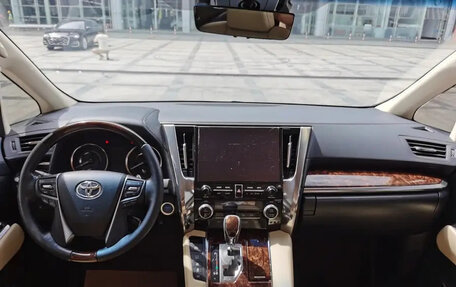Toyota Alphard III, 2021 год, 7 500 000 рублей, 11 фотография