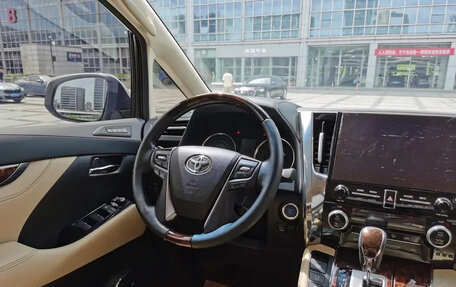 Toyota Alphard III, 2021 год, 7 500 000 рублей, 10 фотография