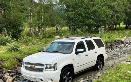 Chevrolet Tahoe III, 2013 год, 1 850 000 рублей, 1 фотография