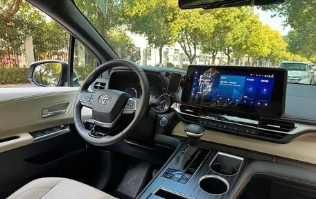 Toyota Sienna, 2022 год, 4 100 000 рублей, 9 фотография