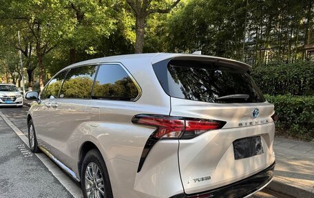 Toyota Sienna, 2022 год, 4 100 000 рублей, 4 фотография