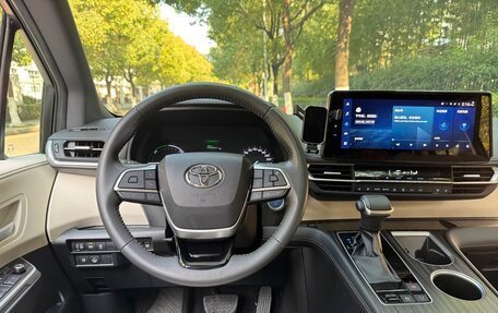 Toyota Sienna, 2022 год, 4 100 000 рублей, 10 фотография