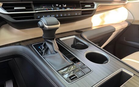 Toyota Sienna, 2022 год, 4 100 000 рублей, 8 фотография