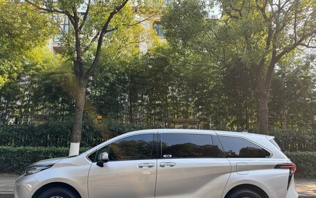 Toyota Sienna, 2022 год, 4 100 000 рублей, 3 фотография