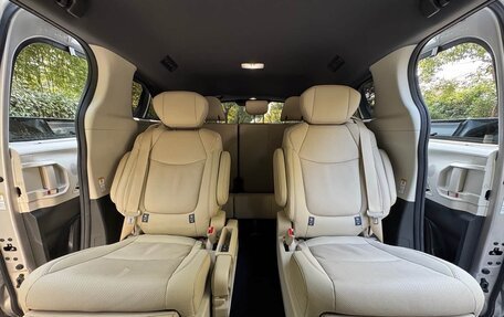 Toyota Sienna, 2022 год, 4 100 000 рублей, 13 фотография
